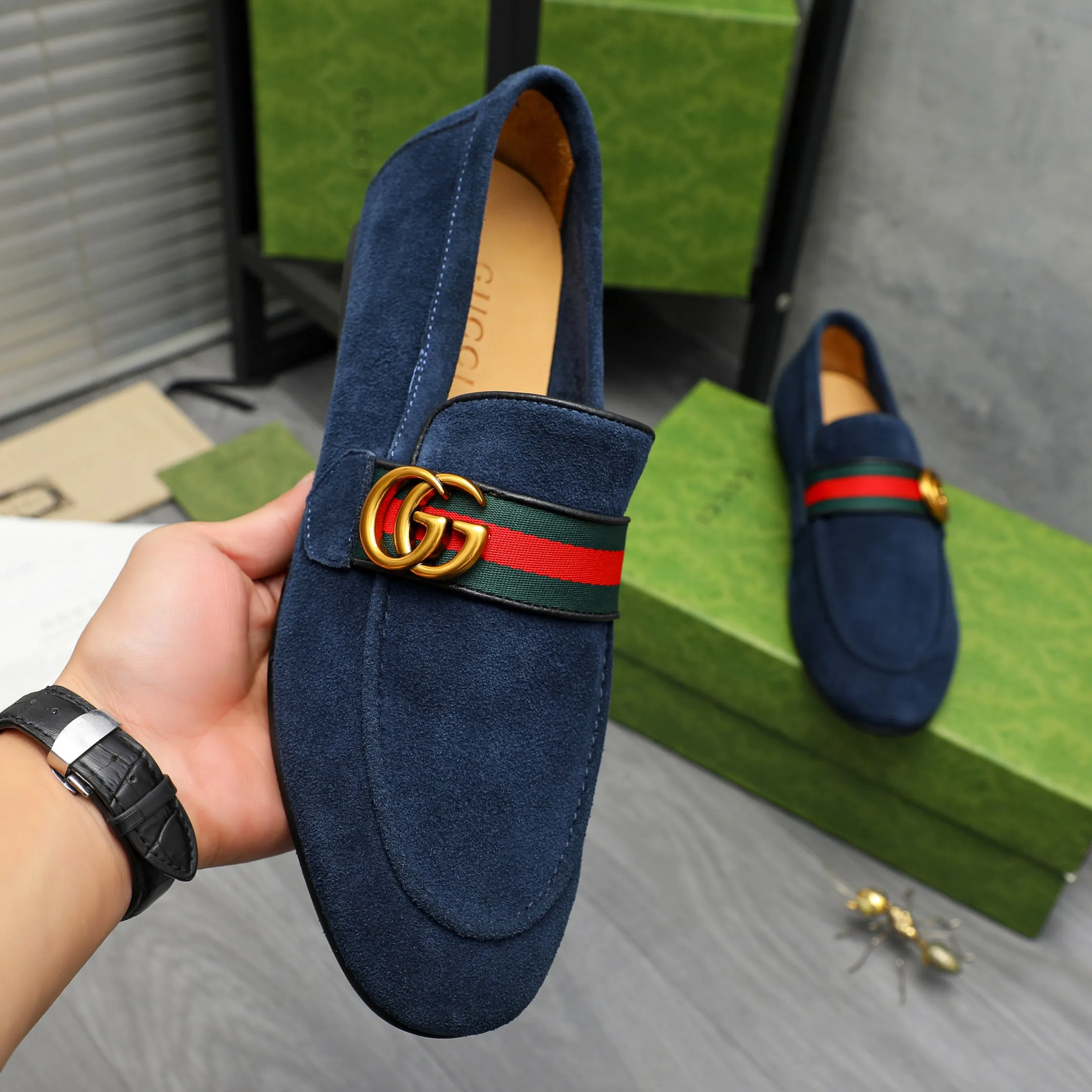 Men's shoes 💰p400 Product trademark: GUCCI "Gucci" business casual leather shoes Regular size: 38-46 (38.45.46 is custom-made and non-returnable) Product material: Selected suede cowhide with webbing upper, cowhide lining, original rubber outsole